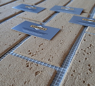 Сентябрь 2019 год. Начат выпуск уникальных фасадных отделочных материалов: гибкого клинкера (фасадная плитка «под кирпич») и термопанелей с гибким клинкером.